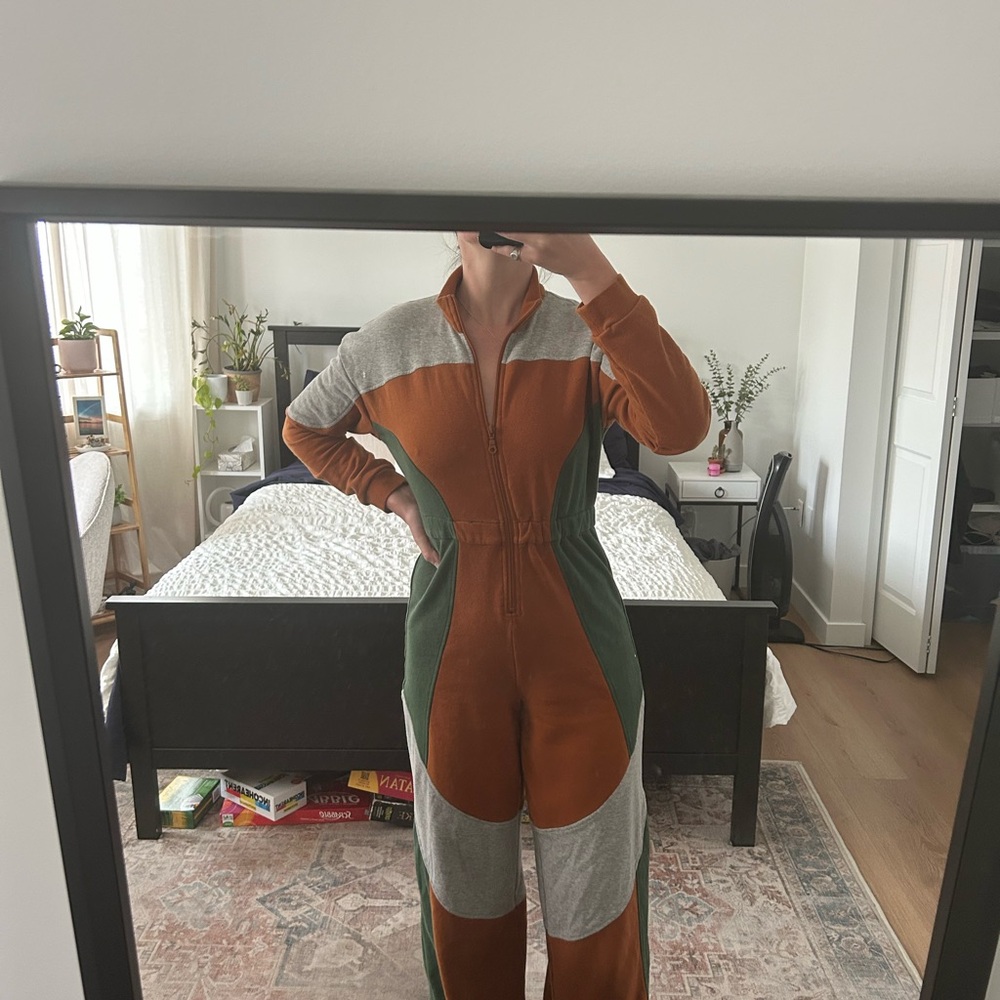 Colorblock Jumpsuit - Picture 4 of 5